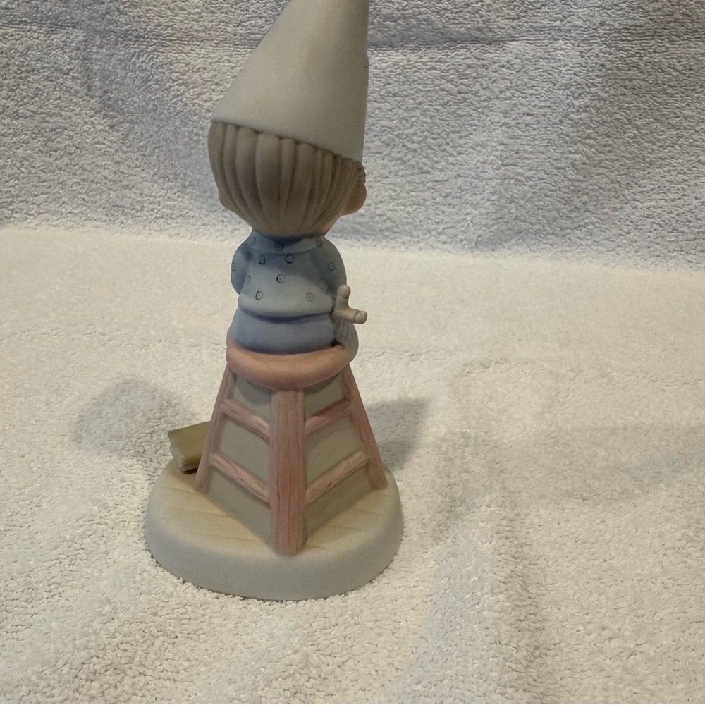 Precious Moments “Nobody’s Perfect” figurine - Picture 2 of 3